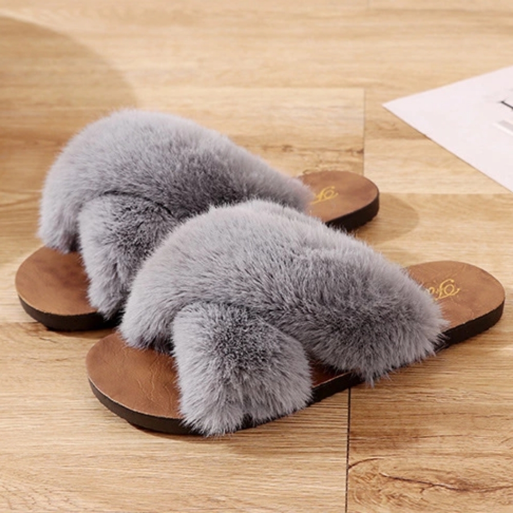 🆕️ Fluffy Crisscross Gray Slides😍